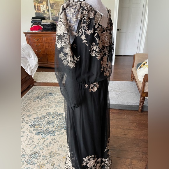 New with tags Nine West size 12 black and gold gown. - Picture 2 of 3